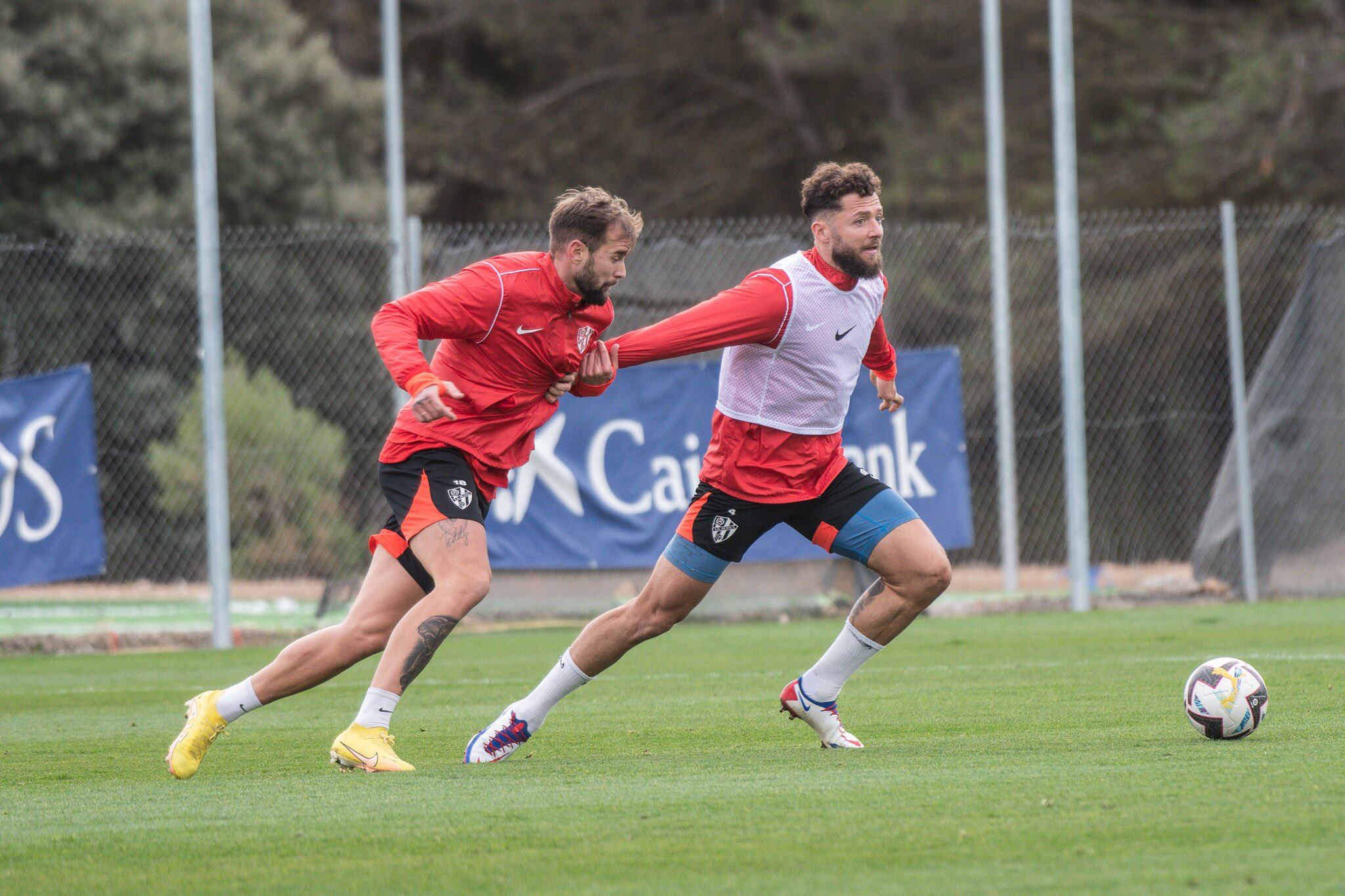 Carrillo junto a Timor durante el entrenamiento de este martes en el Pirámide /SD Huesca