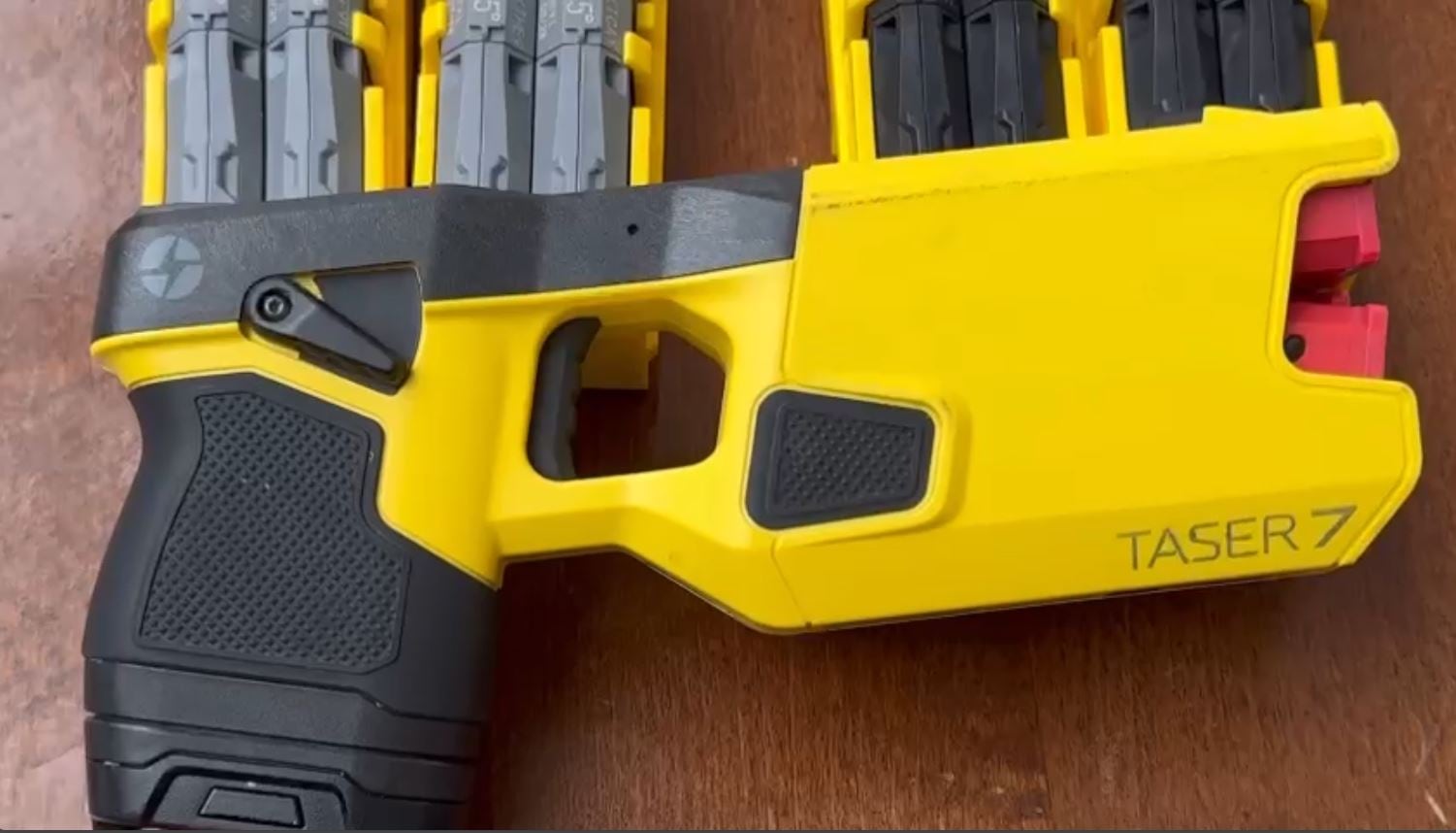 Pistola taser