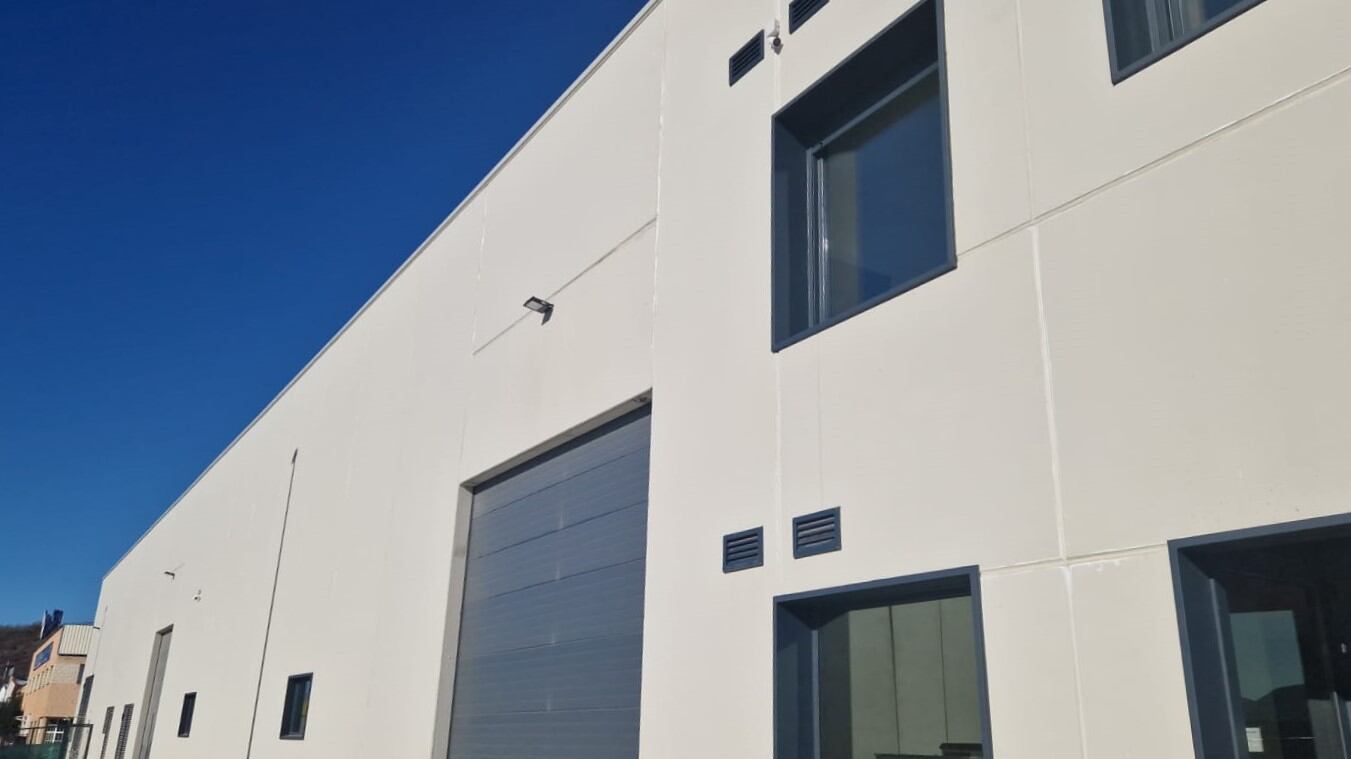 Nave de Santa Cruz, en el polígono de Bembibre