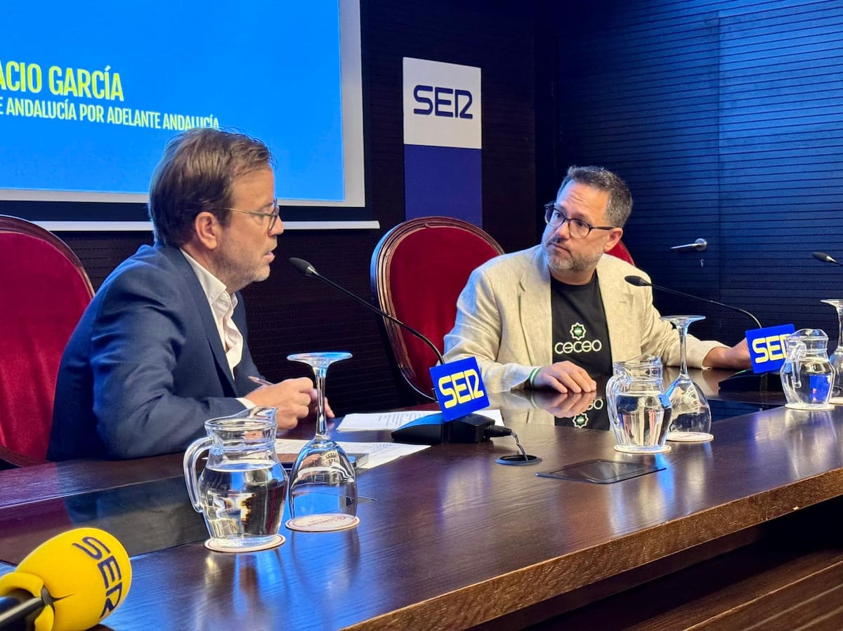 El salón de actos de la Cámara de Comercio de Sevilla ha acogido el Encuentro SER protagonizado por el candidato de Adelante Andalucía a la presidencia de la Junta, José Ignacio García