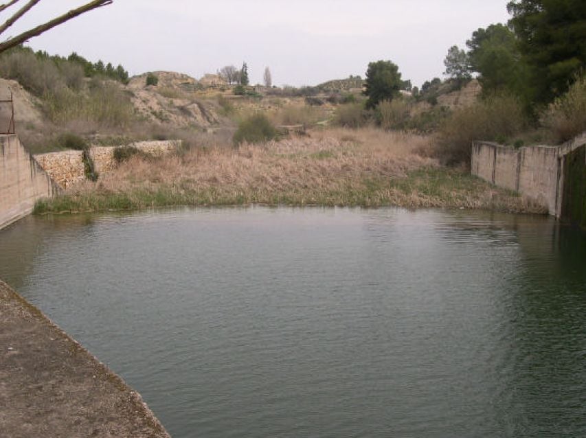 Vista cuenco amortiguador hacia aguas abajo del embalse del Rio Argos