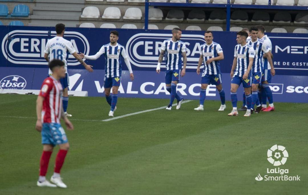 La Deportiva superó al Lugo para seguir peleando por el play-off