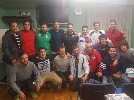 Cea y los alumnos del curso de entrenadores