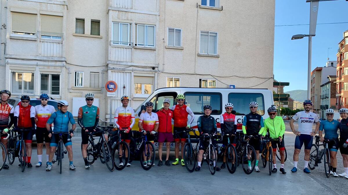 El club ciclista Mayencos vive un fin de semana centrado en el hermanamiento con Olorón