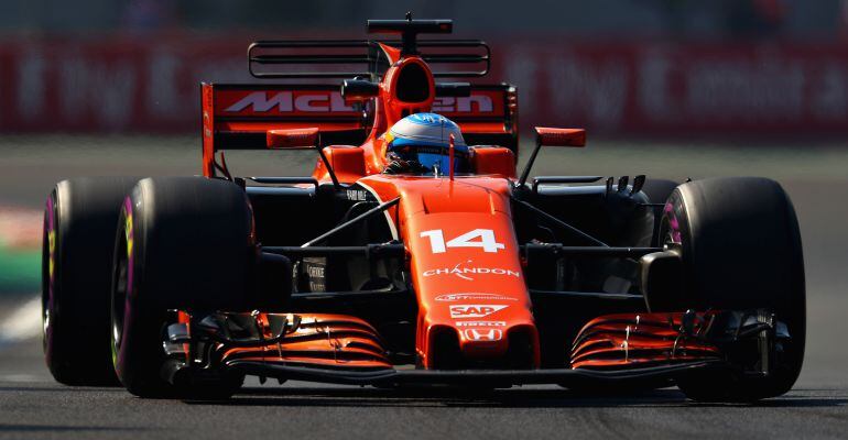 Fernando Alonso, durante los entrenamientos libres de México