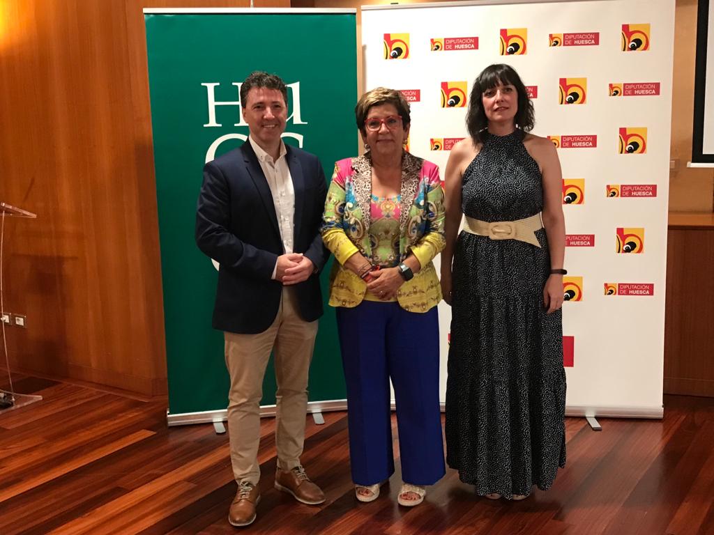 Fernando Blasco, Elisa Sancho y Estela Rasal en la presentación del spot de Huesca la Magia