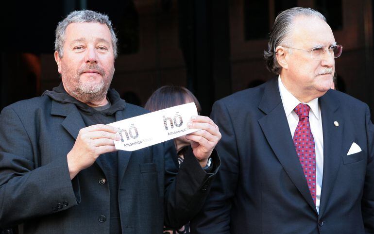 Iñaki Azkuna durante la inauguración de la Alhóndiga con Phillippe Starck