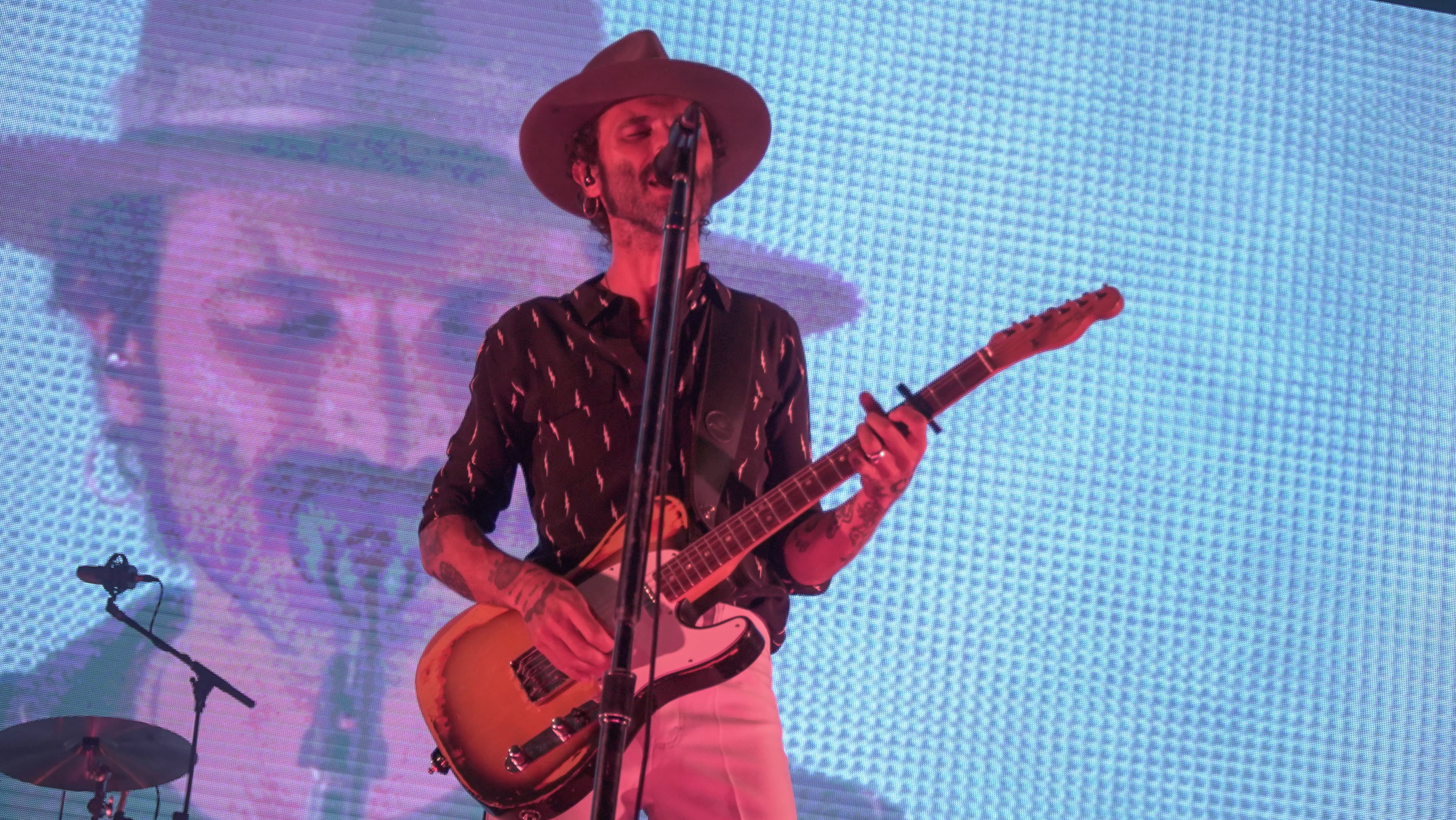 El cantante Leiva durante un concierto en Vigo