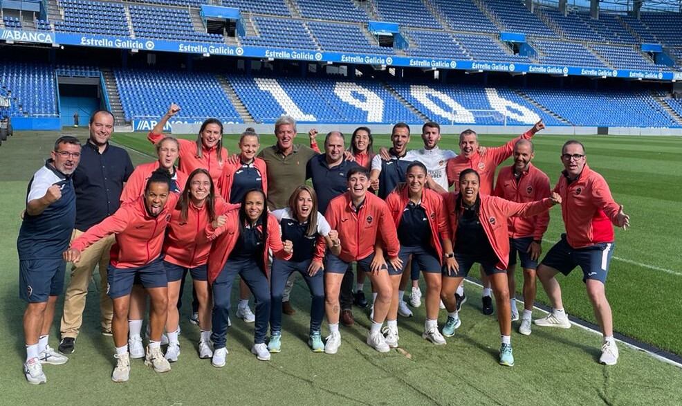 Las guerreiras laranxas visitaron también el estadio Abanca Riazor