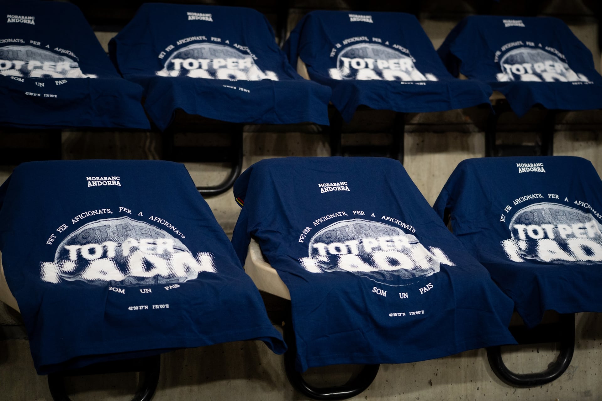 El club lliurarà una samarreta especial als seients dels socis i abonats aquest diumenge, en el partit contra el Real Madrid