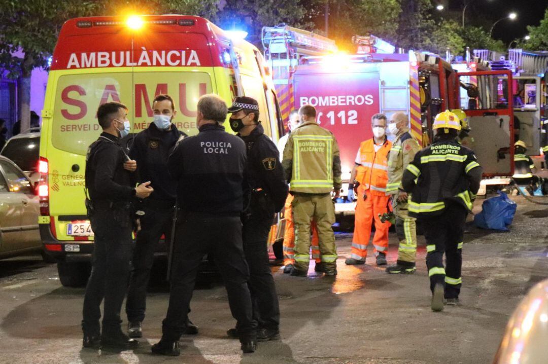 Efectivos de bomberos, Policía y servicios sanitarios