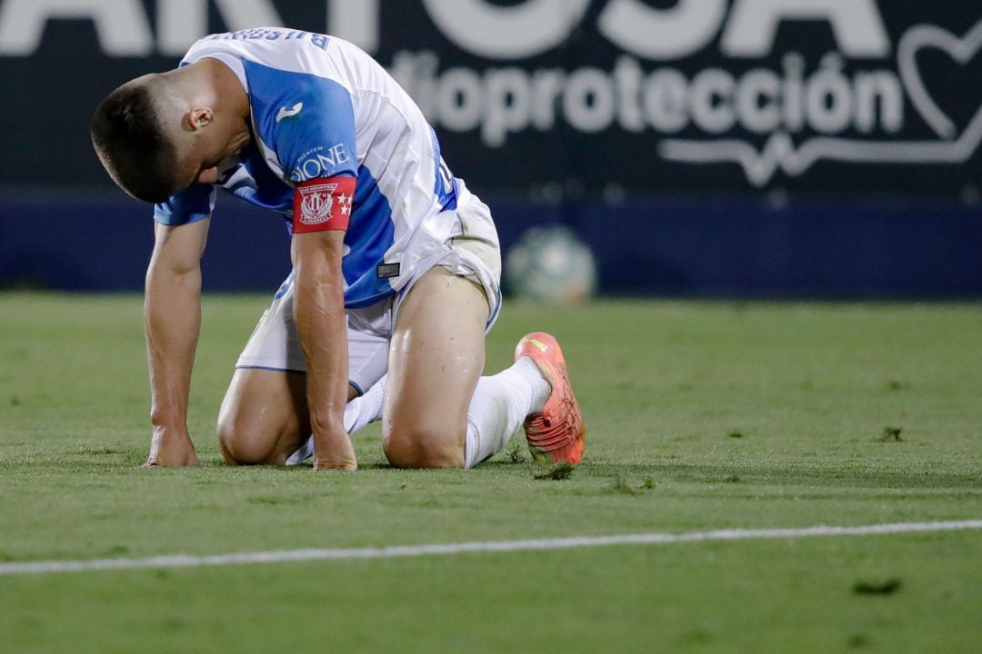 El capitán del Leganés, derrotado tras el pitido final.