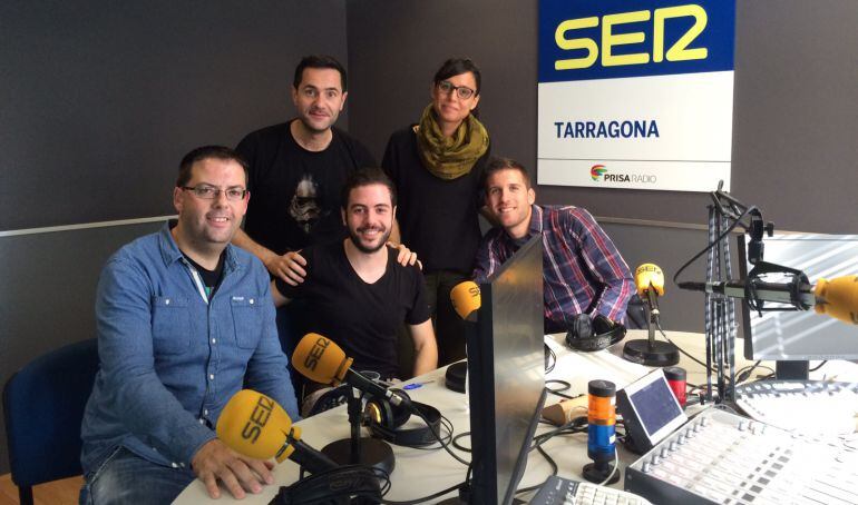 D'esquerra a dreta, Carles Cortés, Jordi Cartañá, Edu Pino, Marta Bonillo i Pedro Rodríguez.