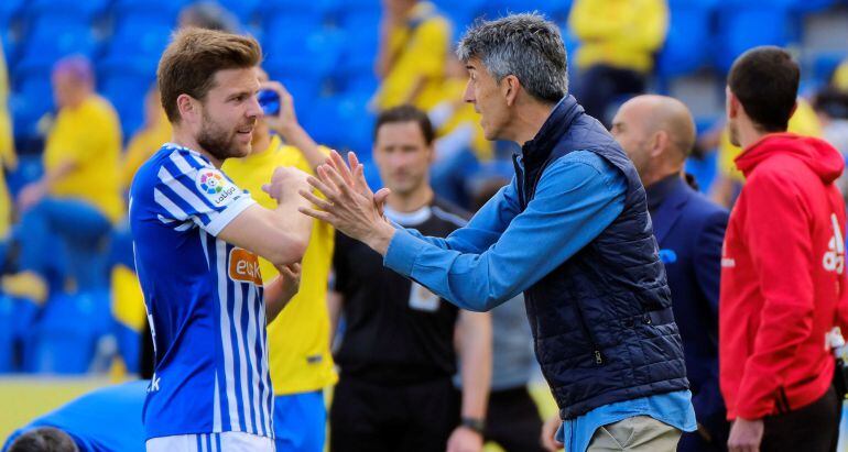 Alguacil da indicaciones a Illarramendi en el partido contra Las Palmas