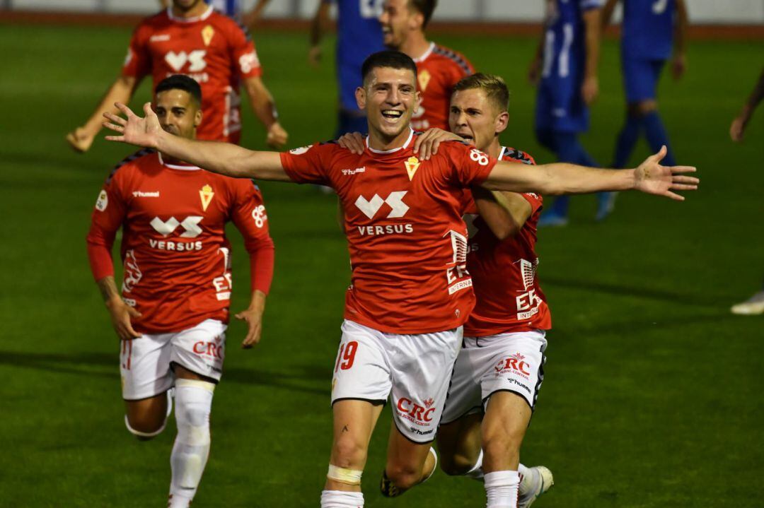 Toril celebra el segundo gol ante el Lorca Deportiva