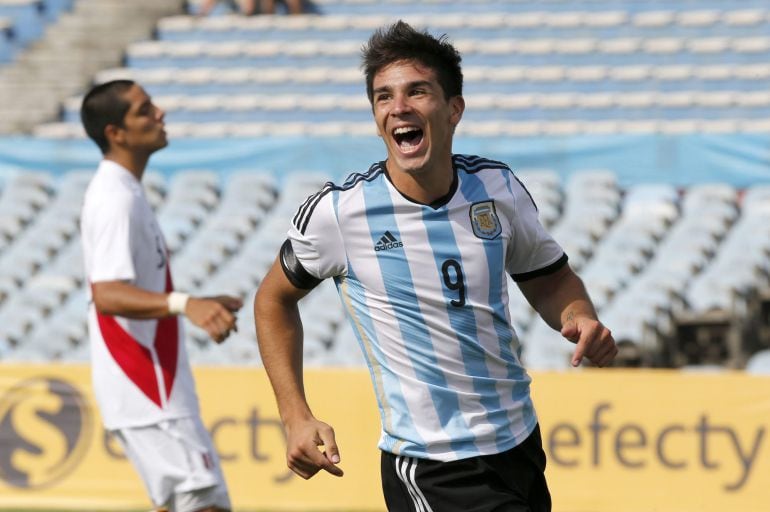 Argentina&#039;s Giovanni Simeone celebrates after scoring against Peru during a match for the South American Under-20 Championship in Montevideo, January 26, 2015. REUTERS/Andres Stapff (URUGUAY - Tags: SPORT SOCCER)