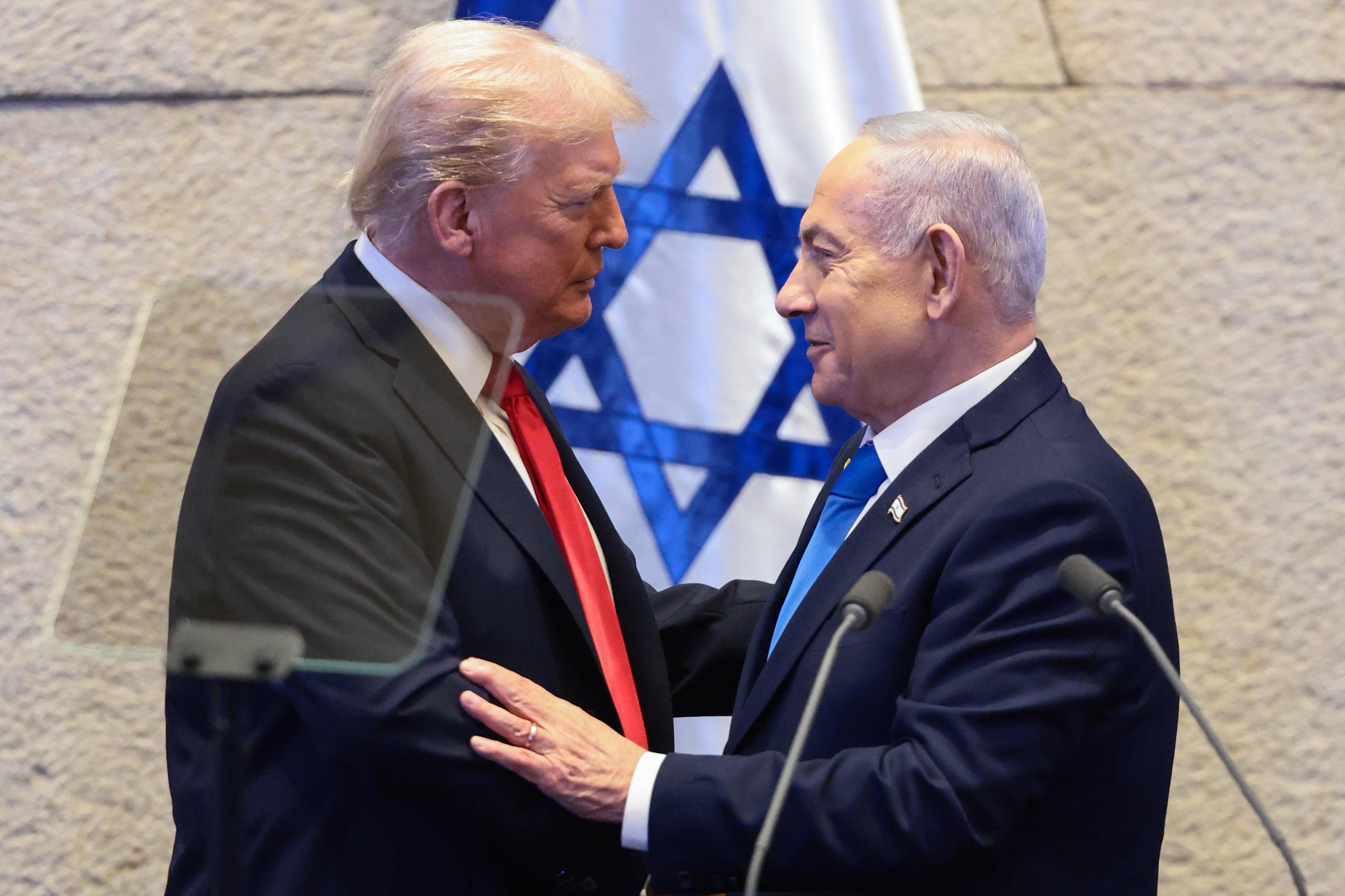 Donald Trump y Benjamin Netanyahu en el Parlamento israelí