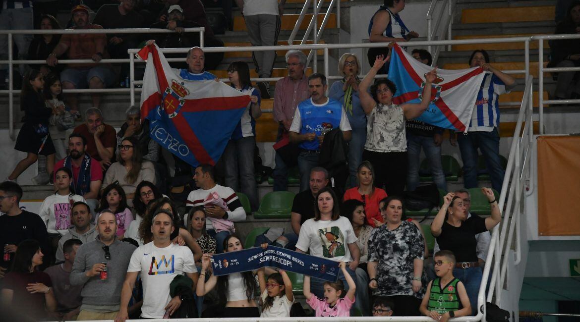 El equipo que preside Oscar García completaba la documentación para jugar en la Segunda FEB