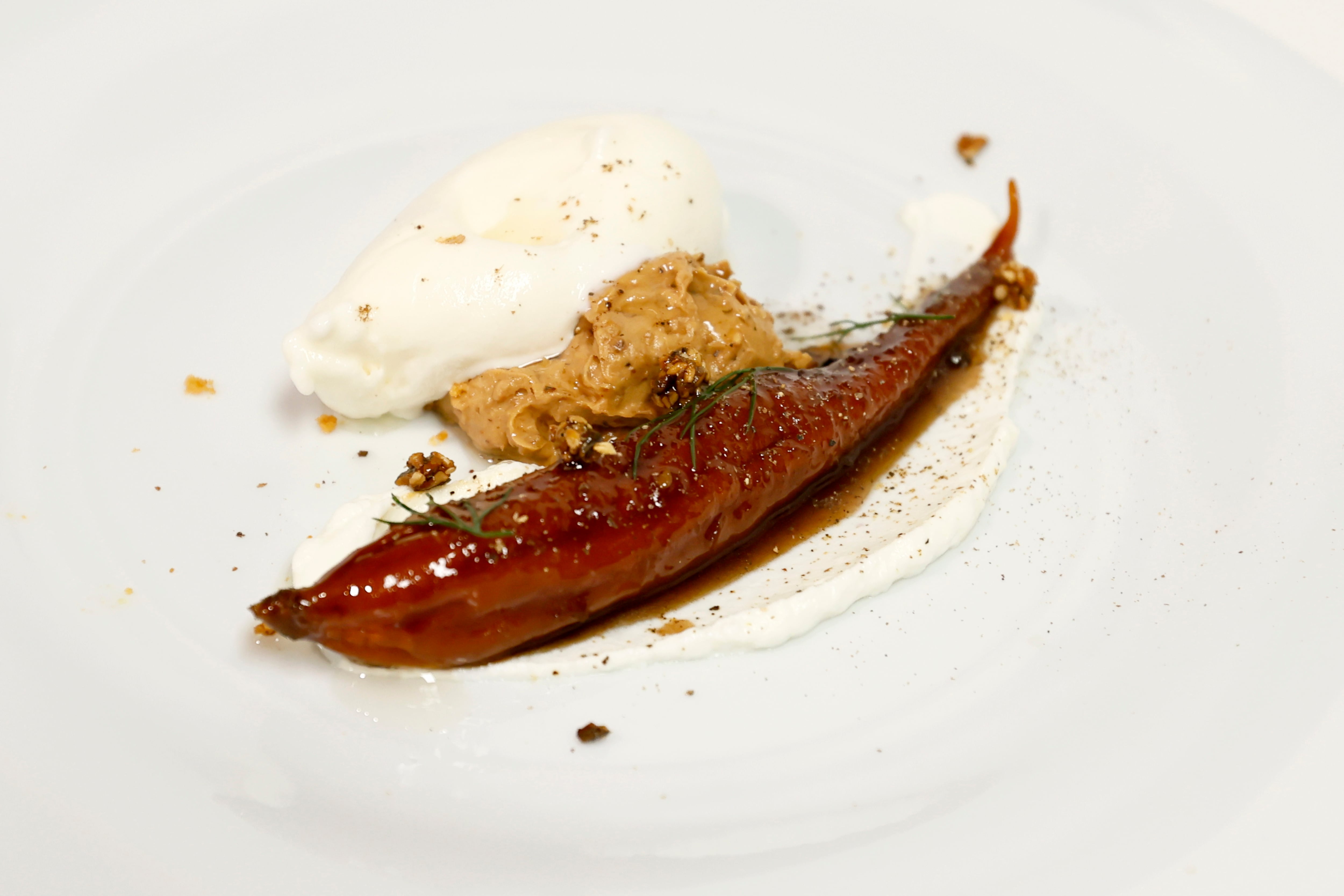 Ricard Camarena ha deconstruido un &#039;carrot cake&#039; en San Sebastián Gastronomika.