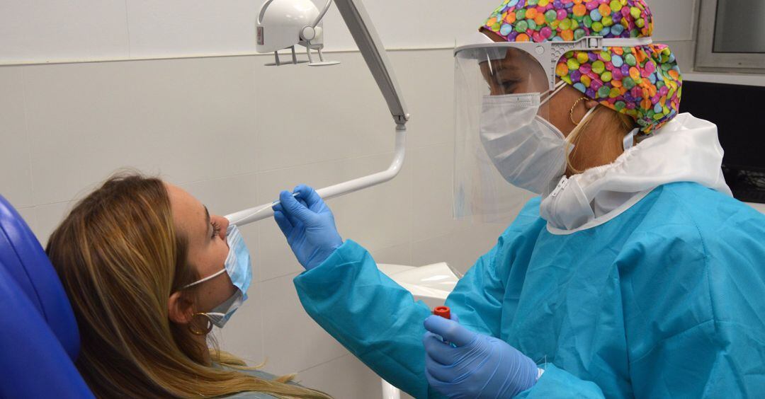 Archivo - Prueba PCR para detectar Covid