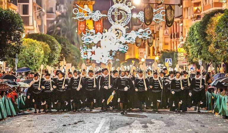 Imagen de una de las entradas de las Fiestas de Moros y Cristianos de Villena