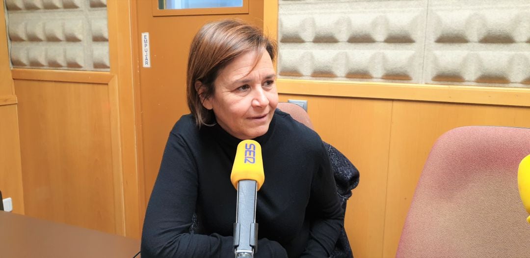 Carmen Moriyón en los estudios de Radio Asturias SER