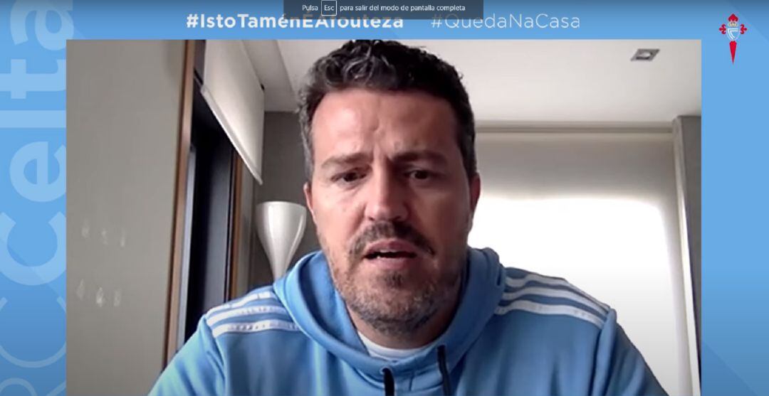 El técnico del Celta durante su entrevista online