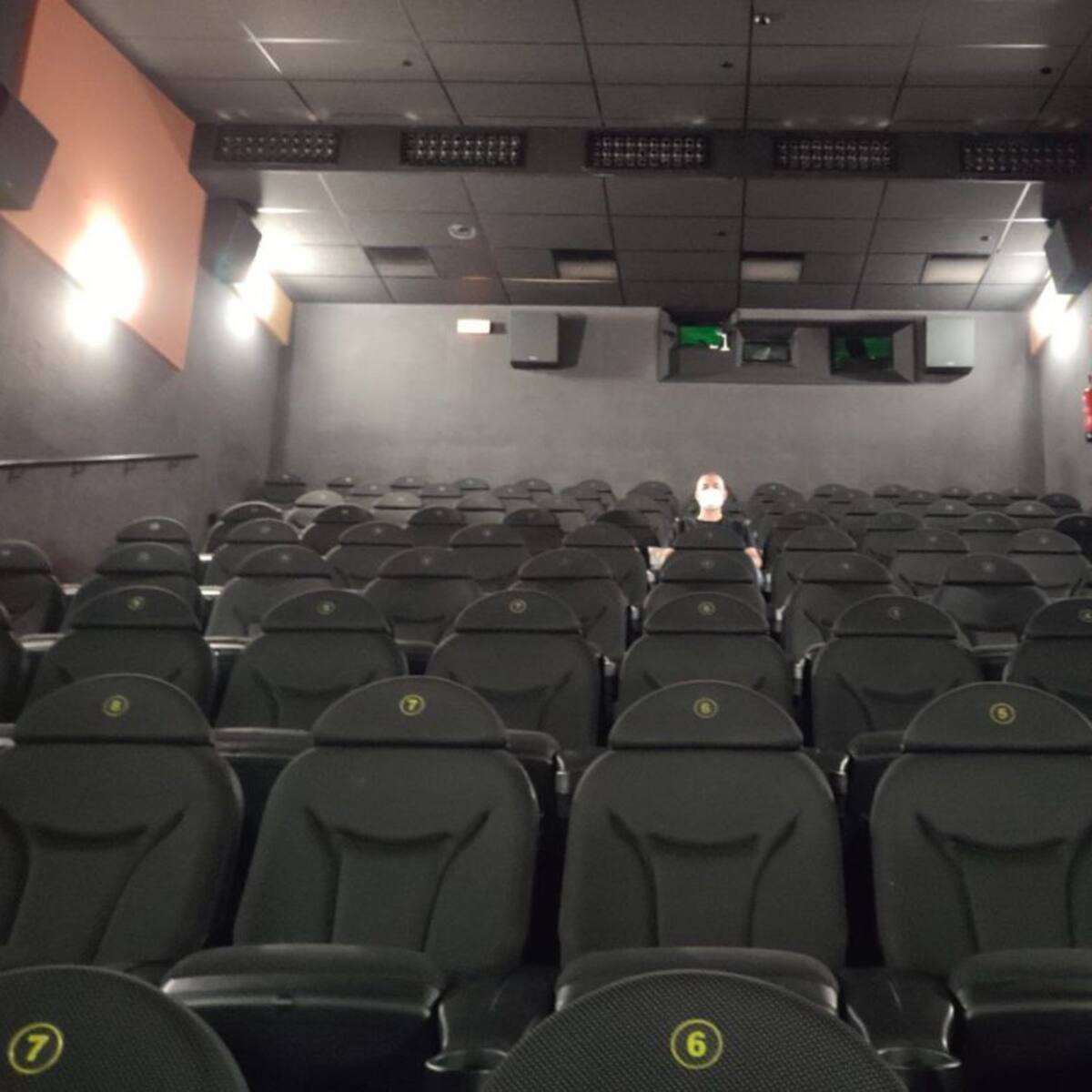 El único cine abierto en España está en Lorca: así es ir a ver una película en tiempos de coronavirus