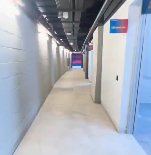 Los largos pasillos del Camp Nou grabados por el Newcastle