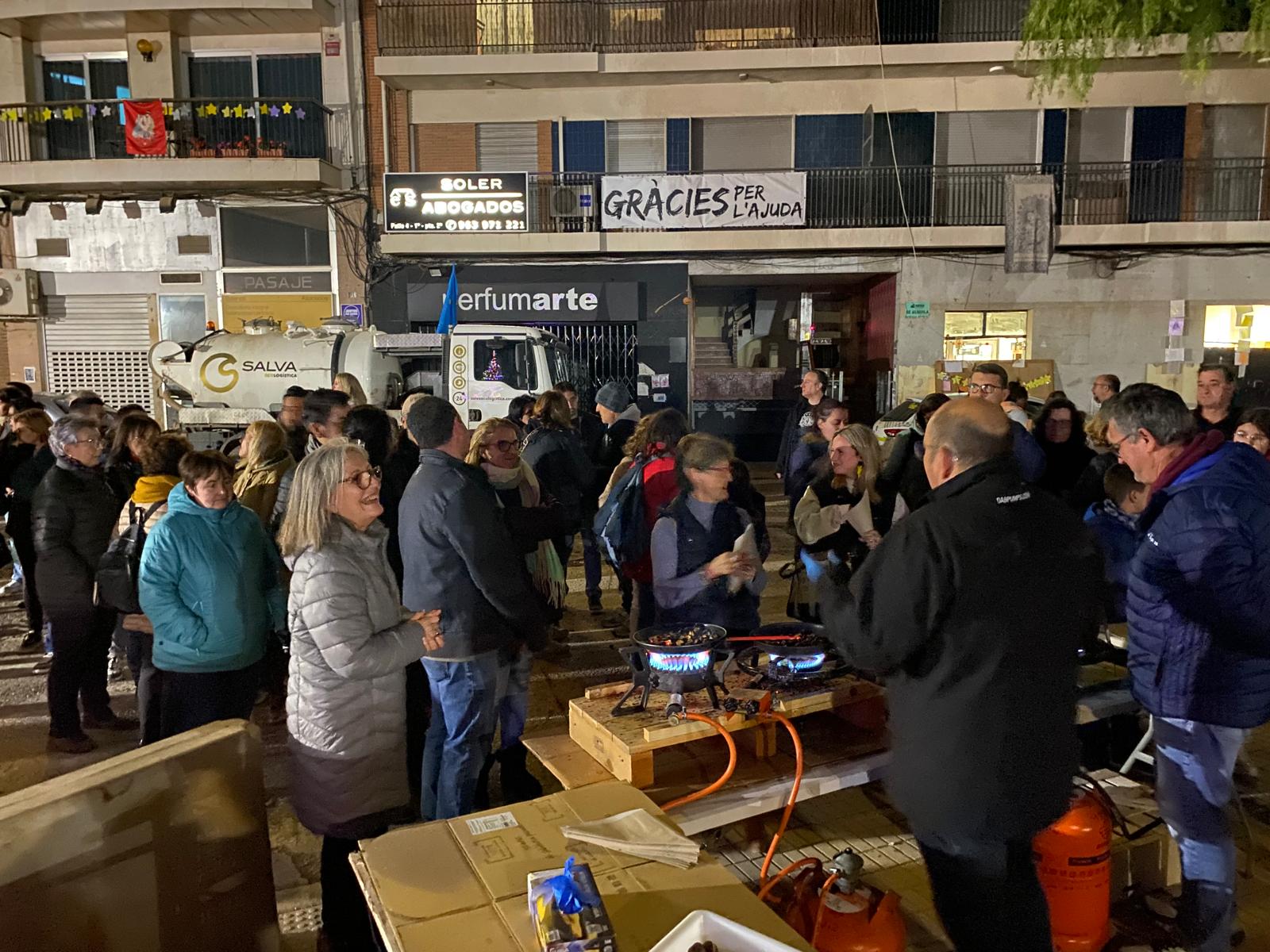 De las bombas de achique a un caldero para 1.000 personas, la ayuda cartagenera que no dejó sola a Paiporta