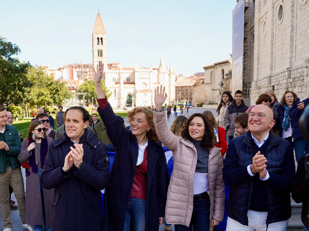Ayuso pide “que Castilla y León sea la voz de España” para “decirle a Sánchez que se vaya fuera de las instituciones”