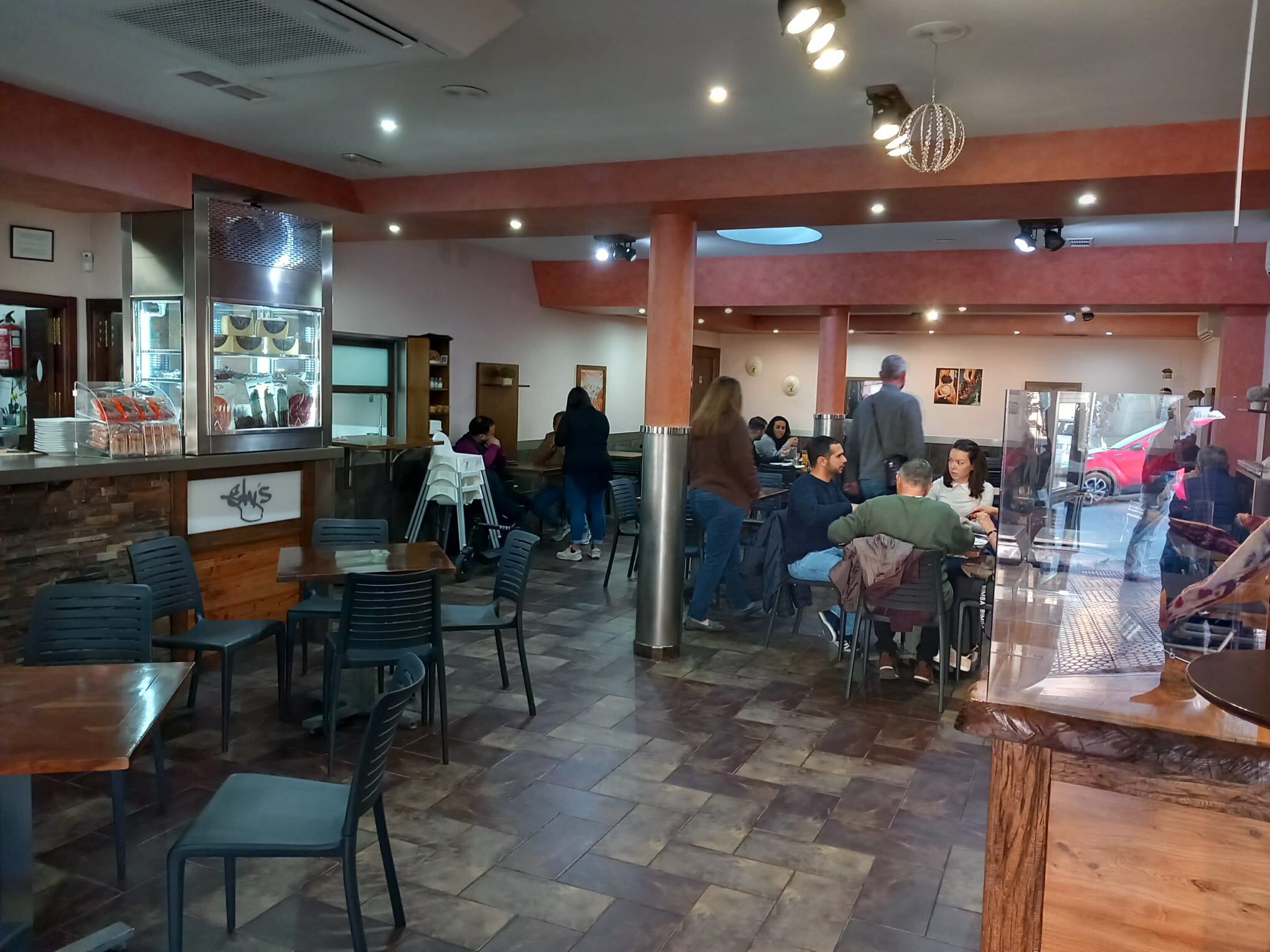 Interior de Cafetería Edu´s