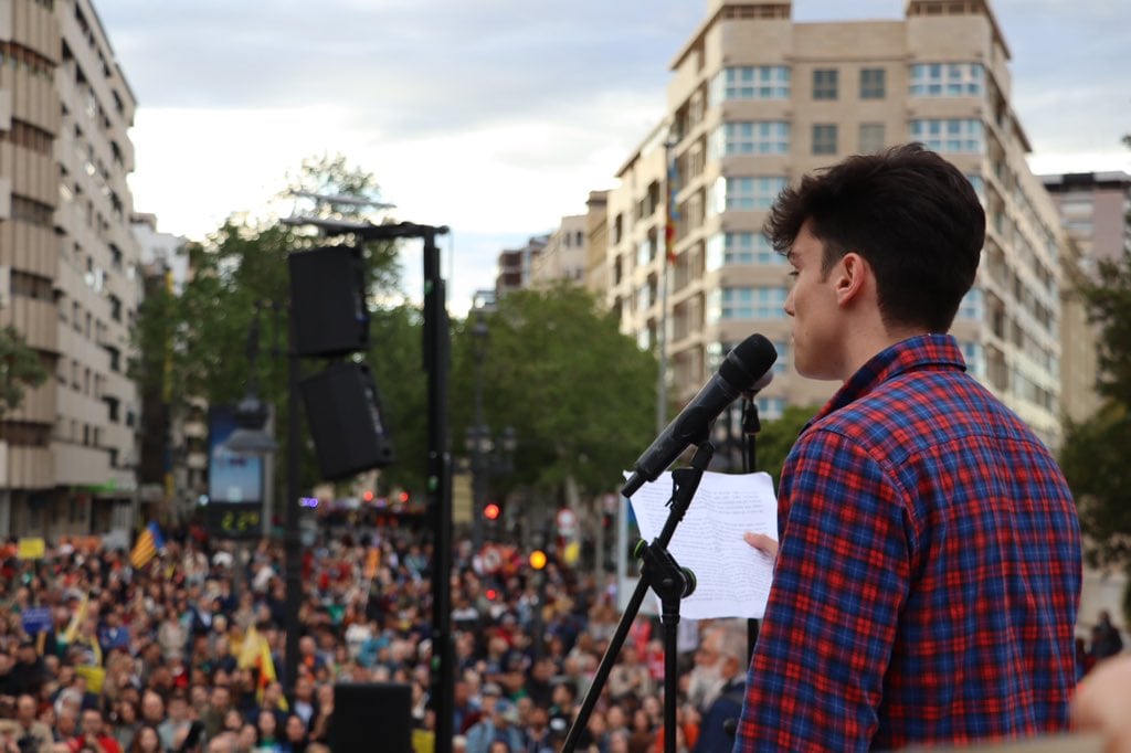 Manifestación convocada por Acció Cultural del País Valencià (ACPV) este sábado en València con motivo del 25 d&#039;Abril.