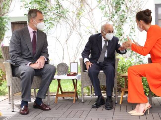 Los Reyes de España en casa del poeta de Oliva, Francisco Brines