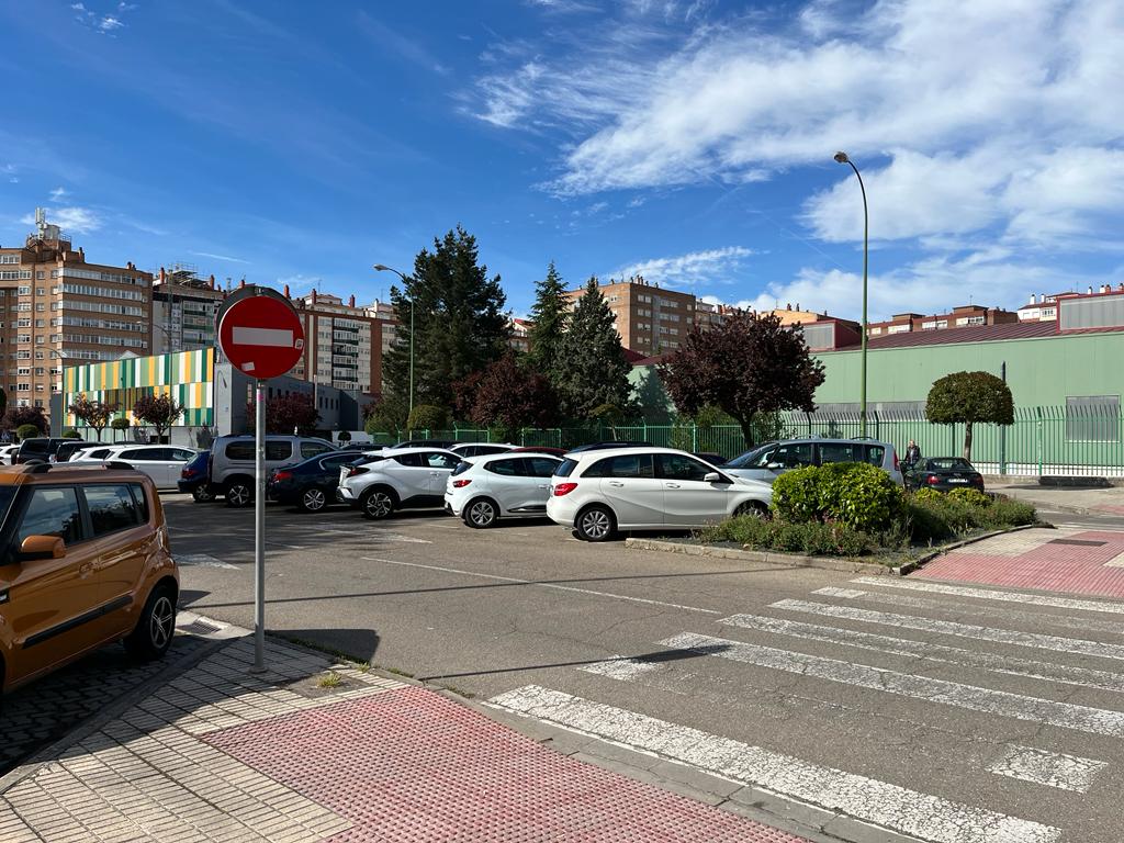 La candidata del PP resucita la idea de un aparcamiento en el parque Buenavista de Gamonal