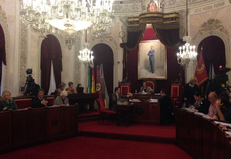 Imagen de la sesión plenaria celebrada en el Ayuntamiento de Cádiz
