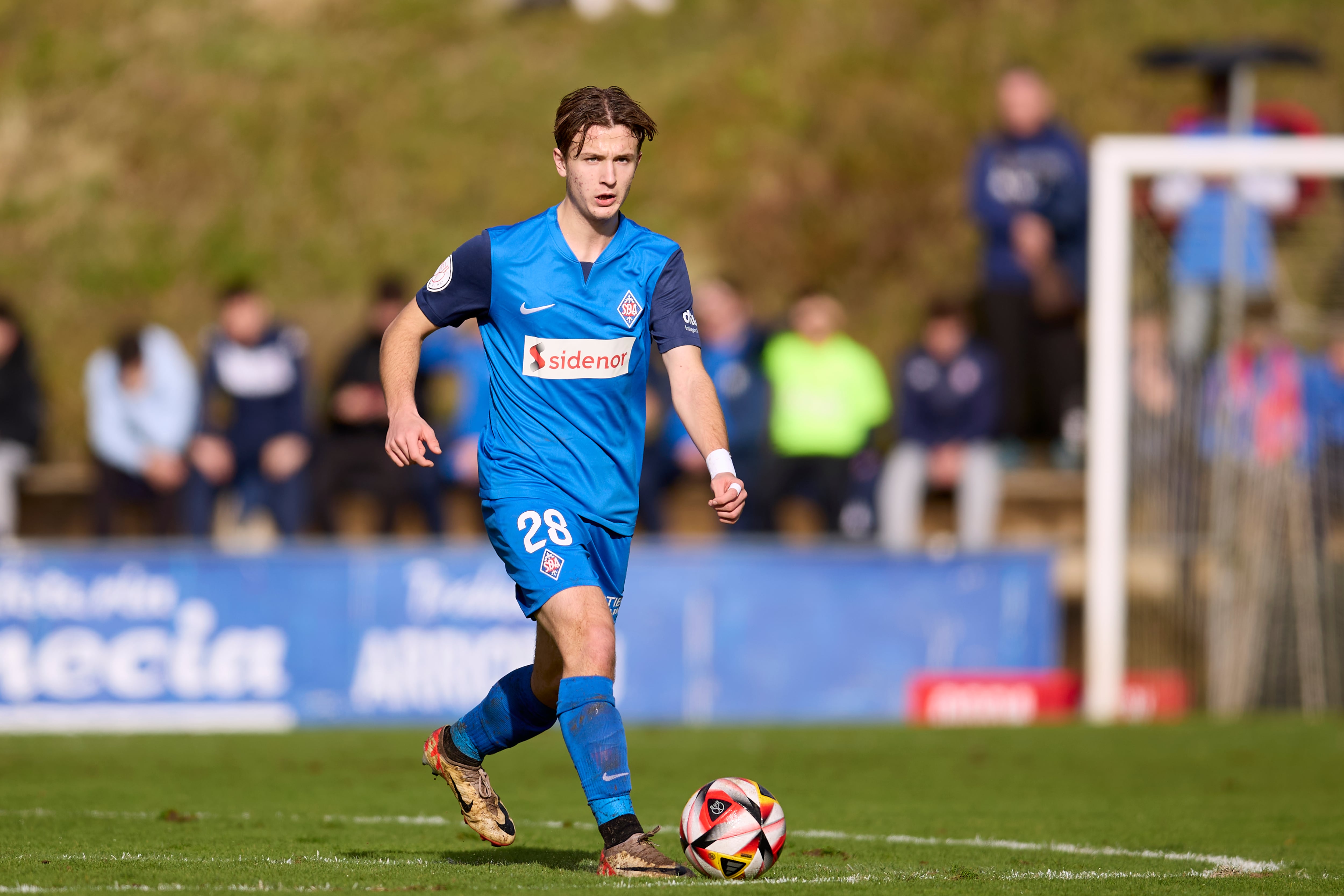 El defensa de la SD Amorebieta Félix Garreta, durante el partido de Copa disputado esta temporada frente al Celta en Urritxe