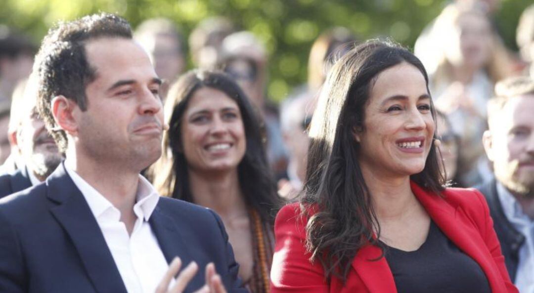 Ignacio Aguado junto a Begoña Villacís