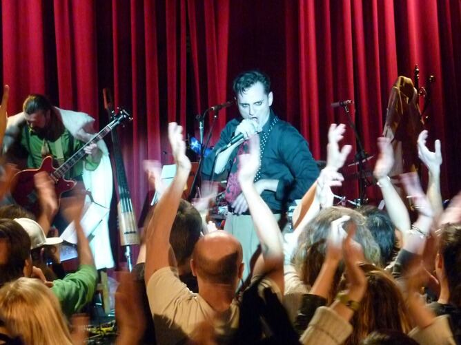 Asier Etxeandía nos presenta su espectáculo 'El intérprete'