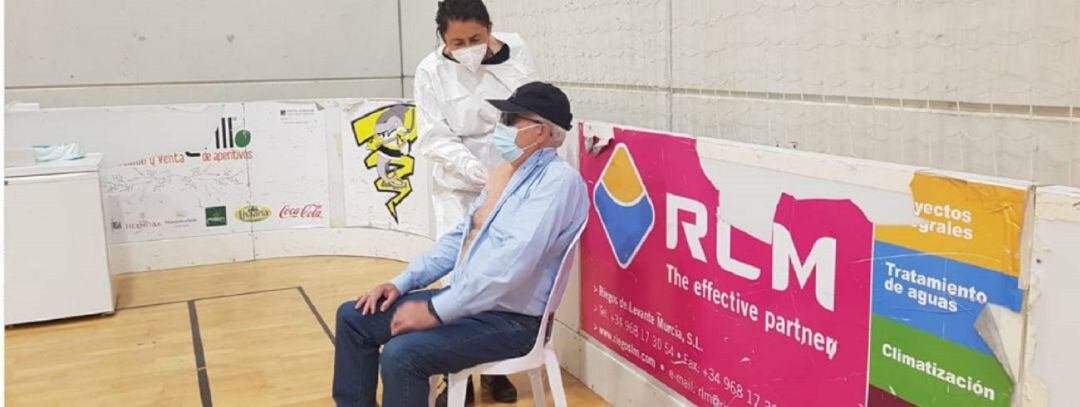 Vacunacion Pabellón Cabezo Beaza.( Foto de archivo)