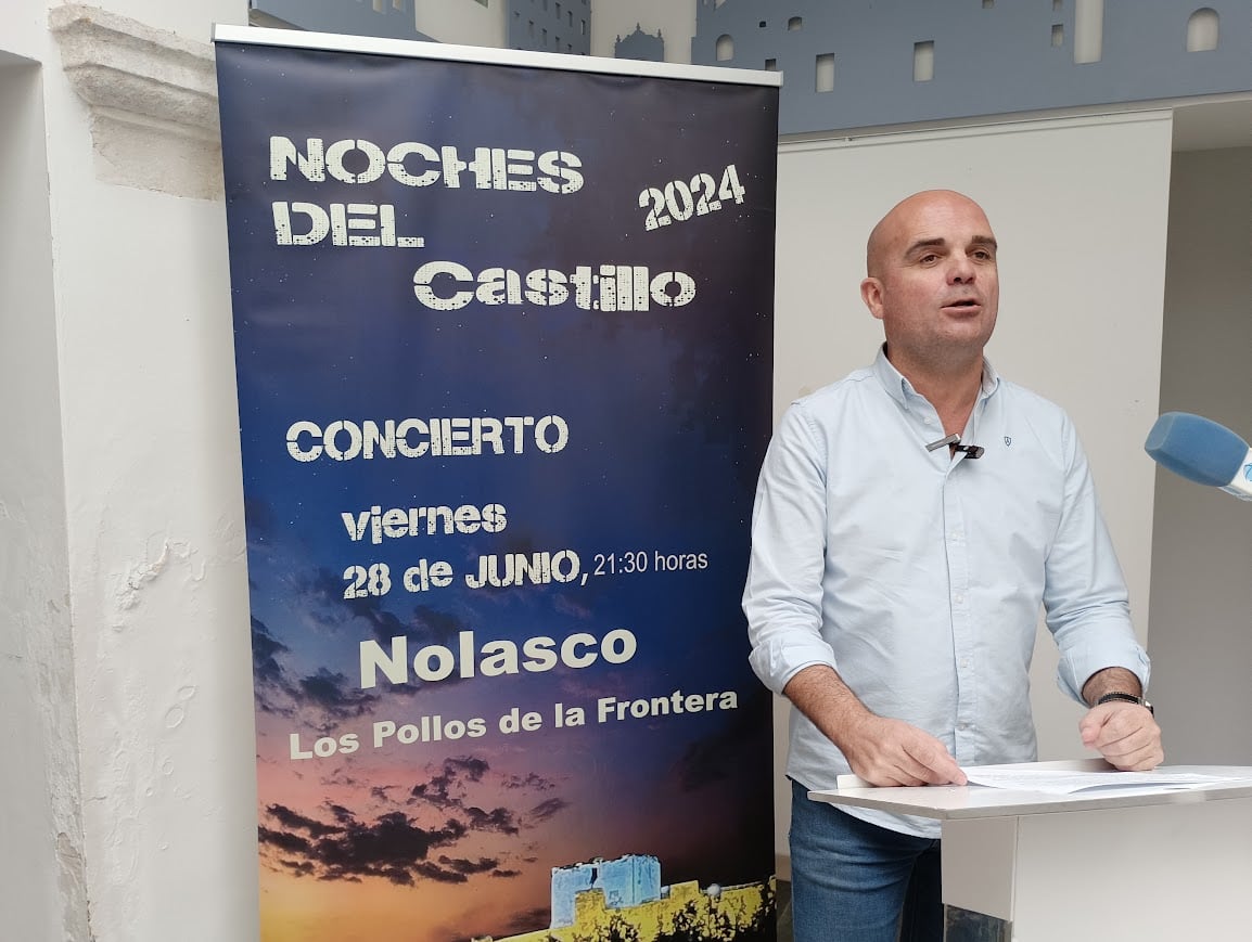 Alfonso Luna presentando el cartel de las Noches del Castillo 2024 / Radio Morón