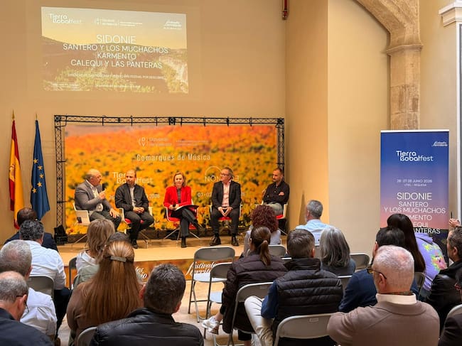 Representantes institucionales y organizadores durante la presentación oficial del Festival Nómade en la Diputación de Valencia, donde se han dado a conocer las principales novedades de su quinta edición.