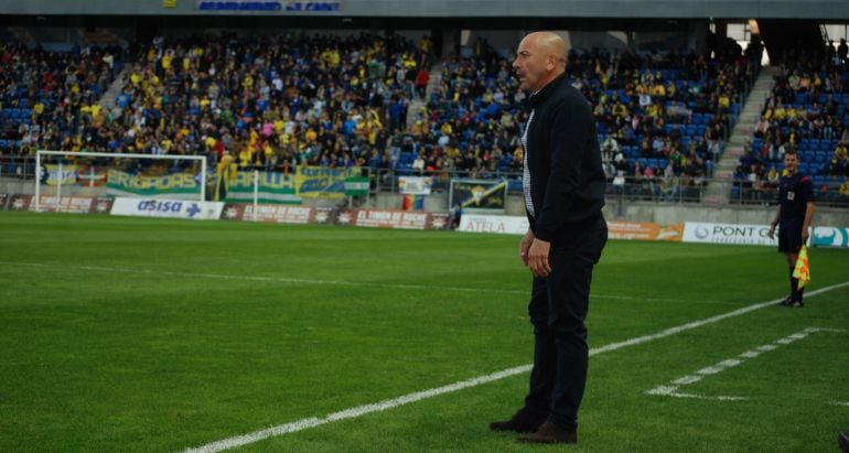 Imagen del entrenador del Cádiz durante el partido ante el Almería B