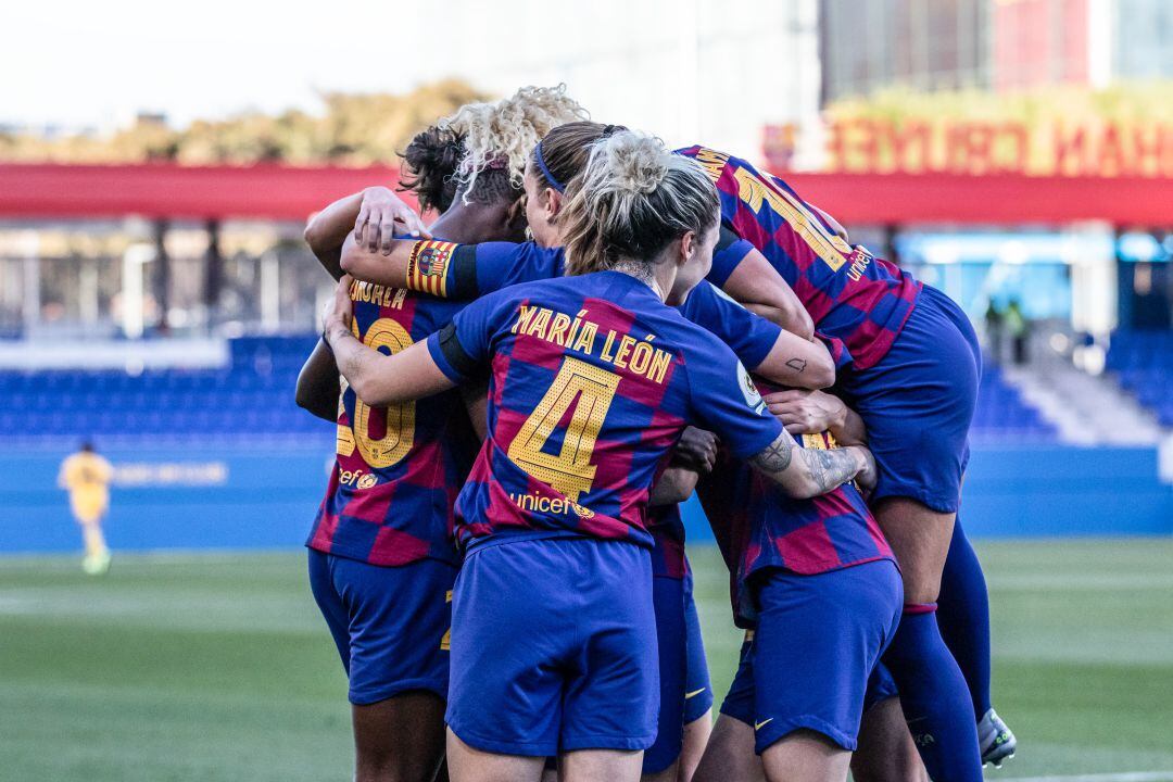 Las jugadoras del Barcelona celebran un gol en un partido de la Primera Iberdrola.