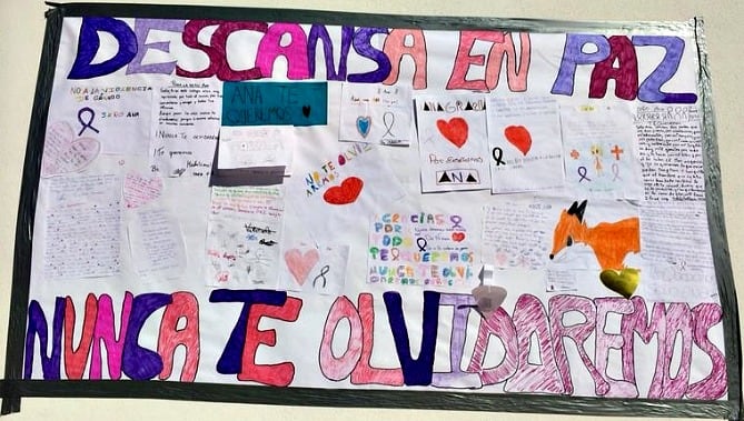 Mural elaborado en el colegio Mar Argentea de Torremolinos por los alumnos de Ana González, la maestra de inglés asesinada por su expareja