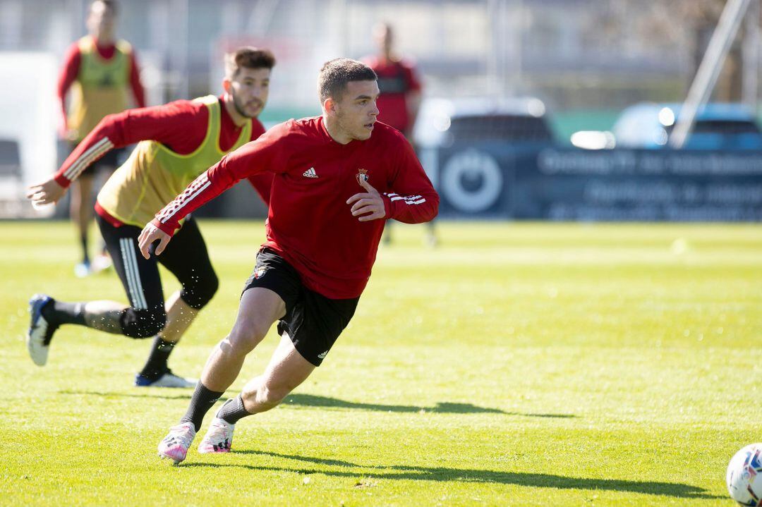 Diego Moreno lateral derecho del Promesas en su primer entrenamiento a las órdenes de Arrasate en Tajonar  