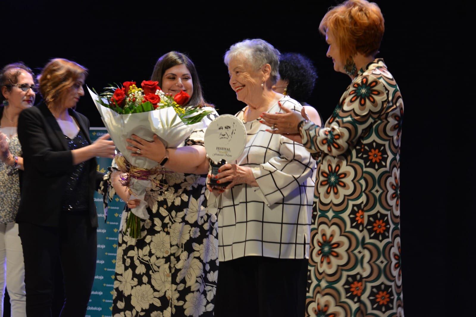 María Galiana recogiendo el premio Francisco Nieva de Honor