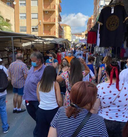 Actividad en el mercadillo de Elda