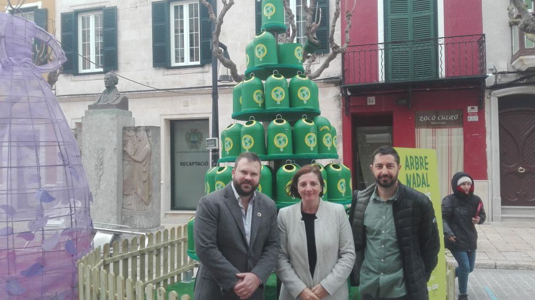 Es vol conscienciar a la gent de la necessitat de reciclar.