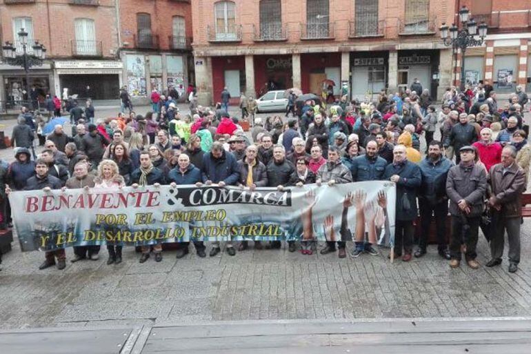 Concentración en favor de la reindustrialización de Benavente y comarca el pasado 4 de febrero de 2017